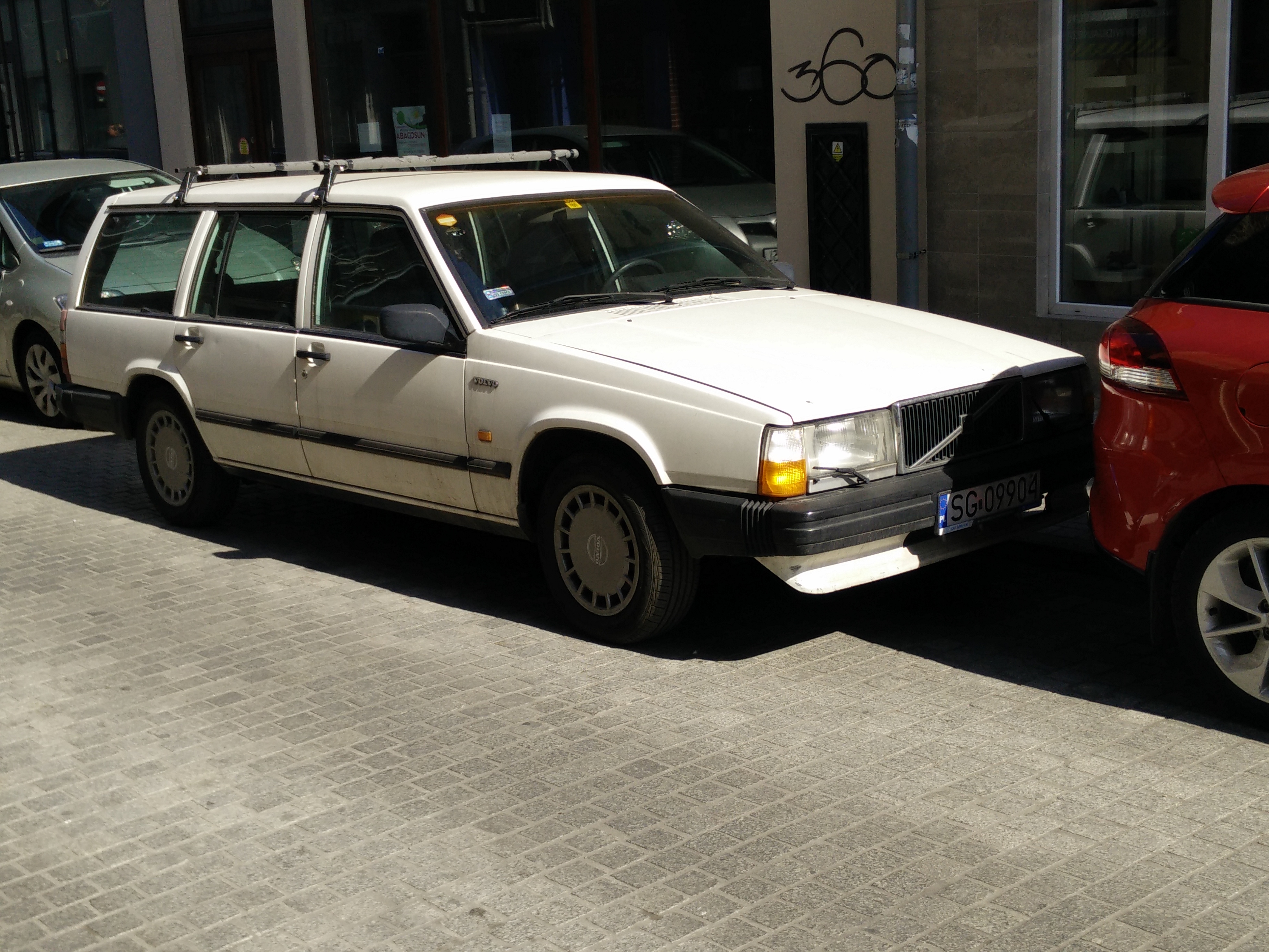 White Volvo V70 